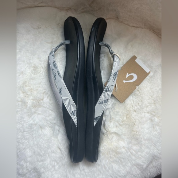 OluKai Ho’Opio Black & grey Sandals comfort island flip flops NWT Sz-9. RS - Picture 5 of 8